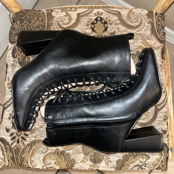 Yoki Heeled Boots with Laces - Picture 4 of 5